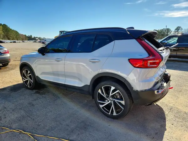 YV4162UM6N2702358 2022 VOLVO XC40 - Image 2