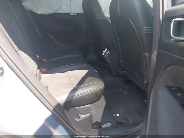 YV4162UM6N2723792 2022 VOLVO XC40 - Image 8