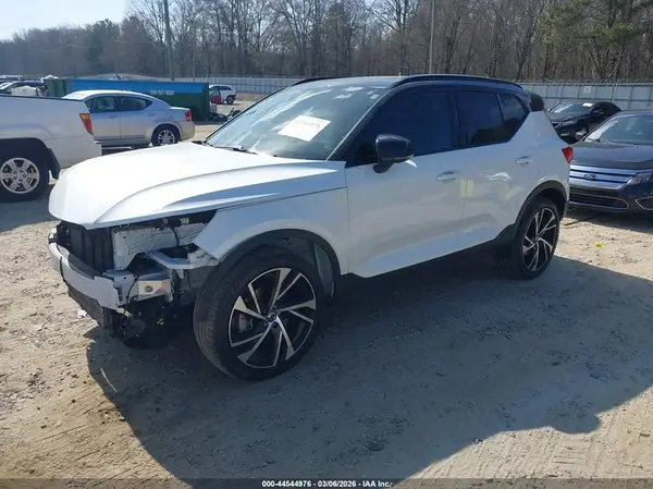 YV4162UM6N2752581 2022 VOLVO XC40 - Image 2