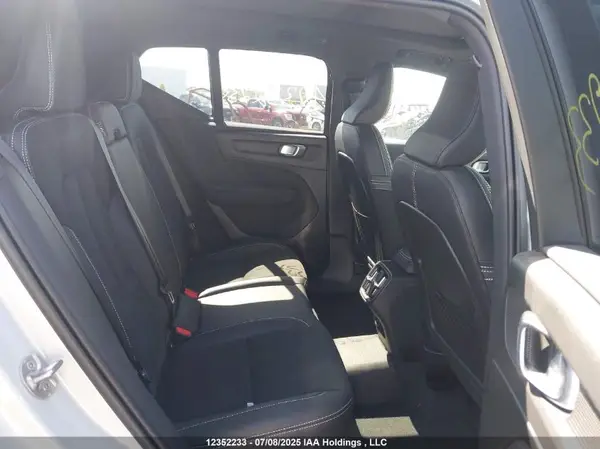 YV4162UM6N2788125 2022 VOLVO XC40 - Image 8