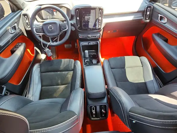 YV4162UM7K2048658 2019 VOLVO XC40 - Image 8