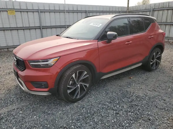 YV4162UM7K2074824 2019 VOLVO XC40 - Image 1