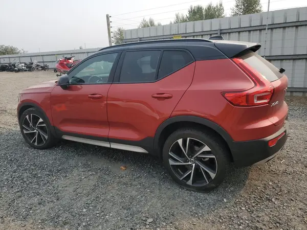 YV4162UM7K2074824 2019 VOLVO XC40 - Image 2
