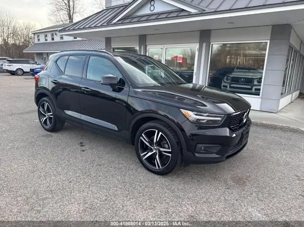 YV4162UM7K2078081 2019 VOLVO XC40 - Image 1