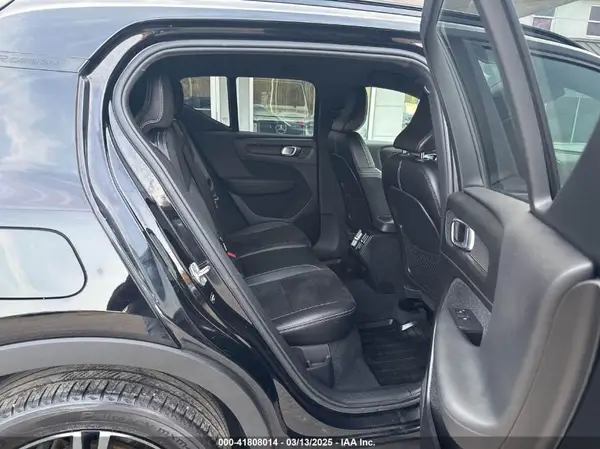 YV4162UM7K2078081 2019 VOLVO XC40 - Image 8