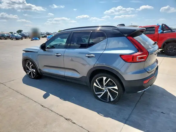 YV4162UM7K2102220 2019 VOLVO XC40 - Image 2
