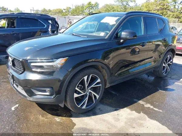 YV4162UM7K2103223 2019 VOLVO XC40 - Image 2