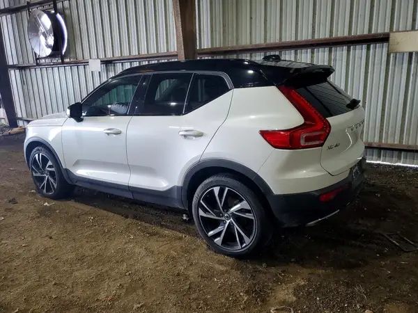 YV4162UM7K2107000 2019 VOLVO XC40 - Image 2