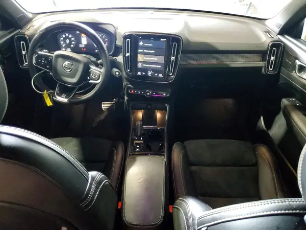 YV4162UM7K2107000 2019 VOLVO XC40 - Image 8