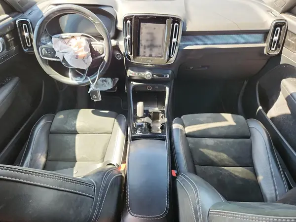 YV4162UM7K2112116 2019 VOLVO XC40 - Image 8