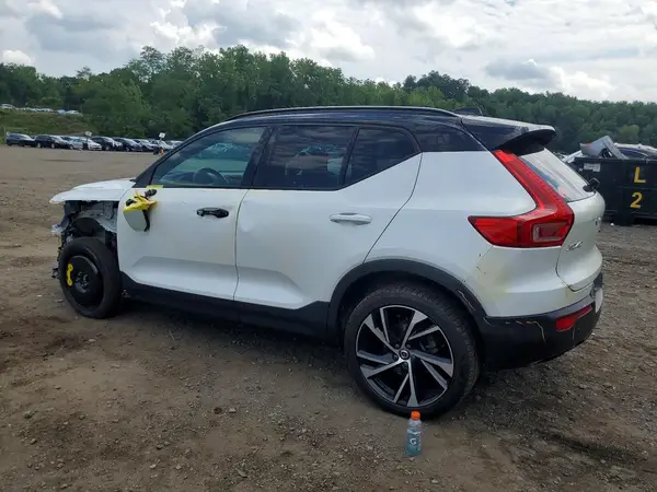 YV4162UM7K2114383 2019 VOLVO XC40 - Image 2