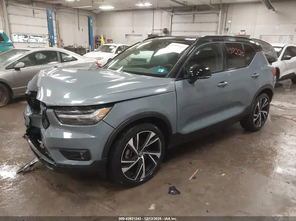 YV4162UM7L2183978 2020 VOLVO XC40 - Image 2