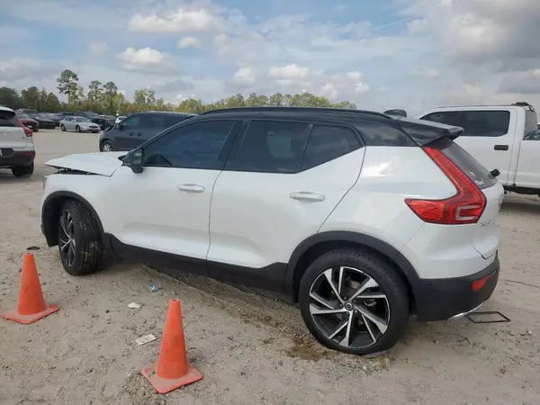 YV4162UM7L2185522 2020 VOLVO XC40 - Image 2