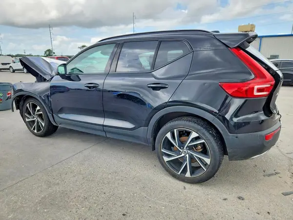 YV4162UM7L2217160 2020 VOLVO XC40 - Image 2