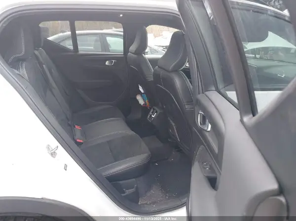 YV4162UM7L2227655 2020 VOLVO XC40 - Image 8