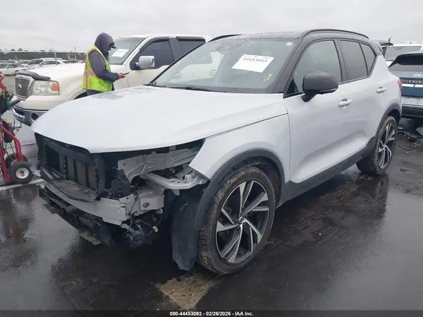 YV4162UM7L2234301 2020 VOLVO XC40 - Image 2