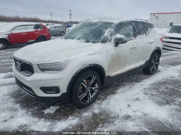 YV4162UM7L2294661 2020 VOLVO XC40 - Image 2