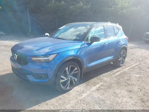 YV4162UM7L2319056 2020 VOLVO XC40 - Image 2