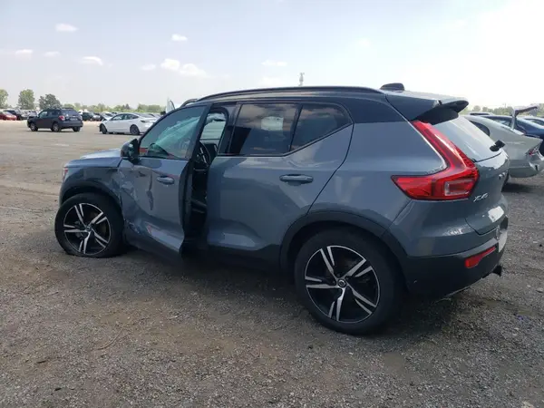 YV4162UM7L2337718 2020 VOLVO XC40 - Image 2