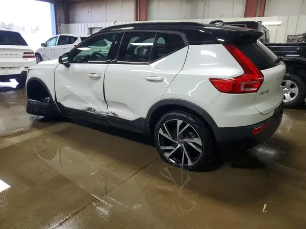 YV4162UM7M2420843 2021 VOLVO XC40 - Image 2