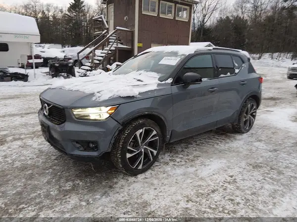 YV4162UM7M2442129 2021 VOLVO XC40 - Image 2