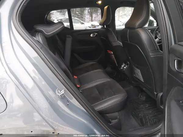 YV4162UM7M2442129 2021 VOLVO XC40 - Image 8
