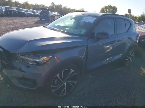 YV4162UM7M2446598 2021 VOLVO XC40 - Image 2