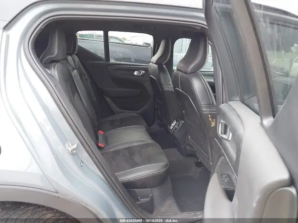 YV4162UM7M2446598 2021 VOLVO XC40 - Image 8