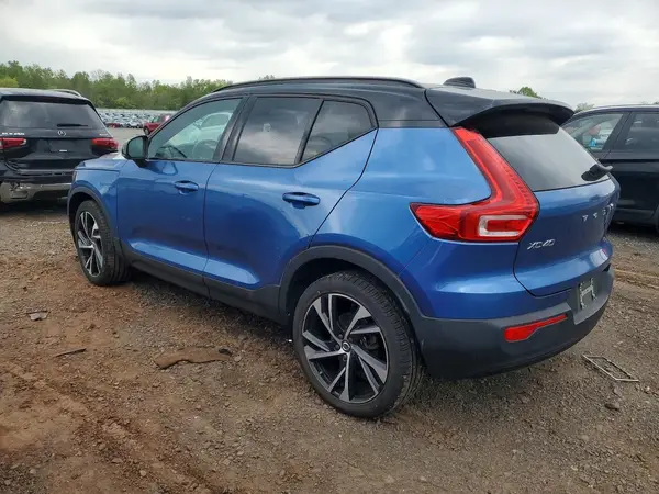 YV4162UM7M2465605 2021 VOLVO XC40 - Image 2