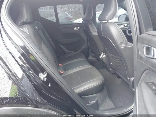 YV4162UM7M2487233 2021 VOLVO XC40 - Image 8