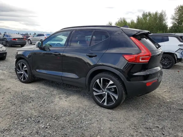 YV4162UM7M2515130 2021 VOLVO XC40 - Image 2