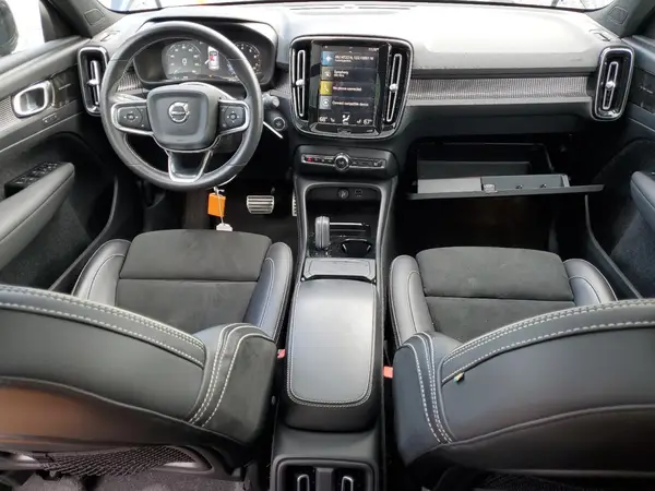 YV4162UM7M2515130 2021 VOLVO XC40 - Image 8