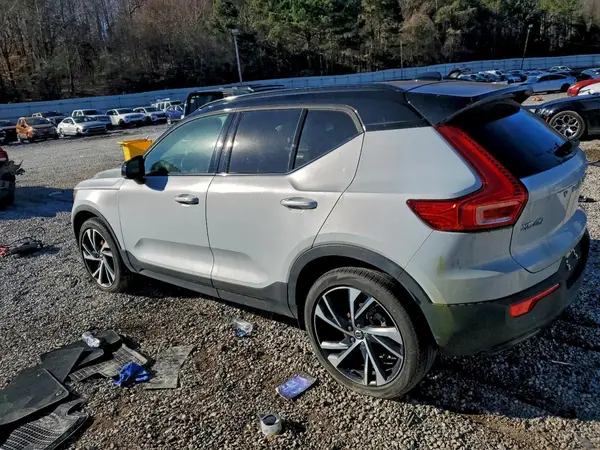 YV4162UM7M2516603 2021 VOLVO XC40 - Image 2