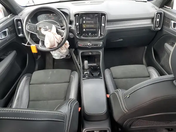 YV4162UM7M2565137 2021 VOLVO XC40 - Image 8