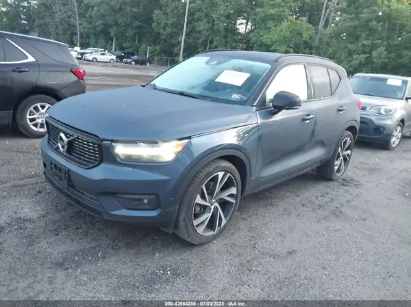 YV4162UM7N2642168 2022 VOLVO XC40 - Image 2
