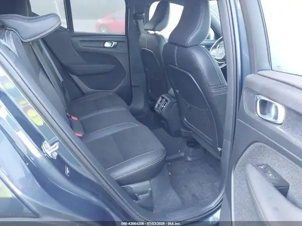 YV4162UM7N2642168 2022 VOLVO XC40 - Image 8