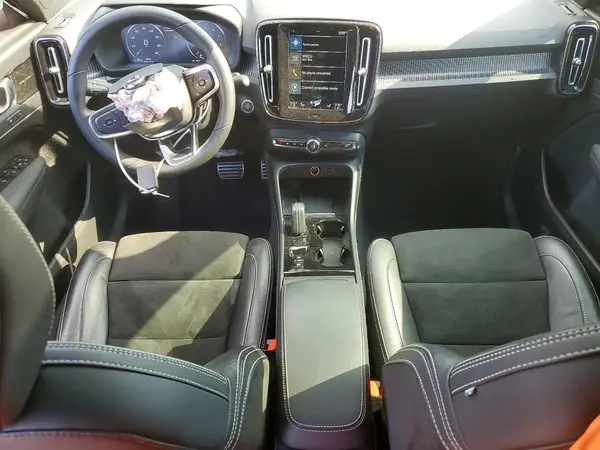 YV4162UM7N2653123 2022 VOLVO XC40 - Image 8