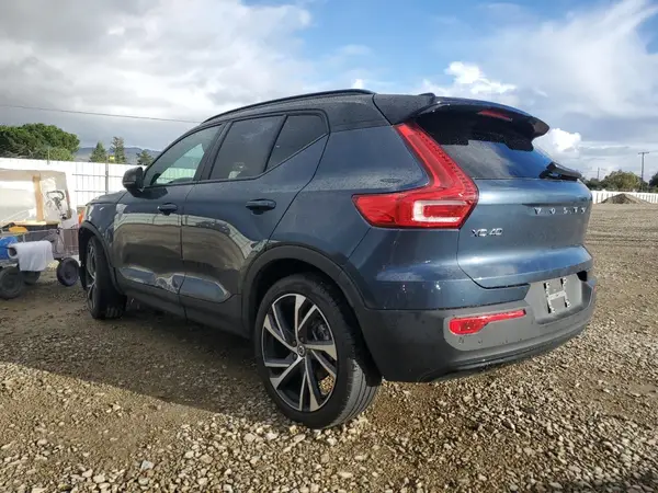 YV4162UM7N2724594 2022 VOLVO XC40 - Image 2