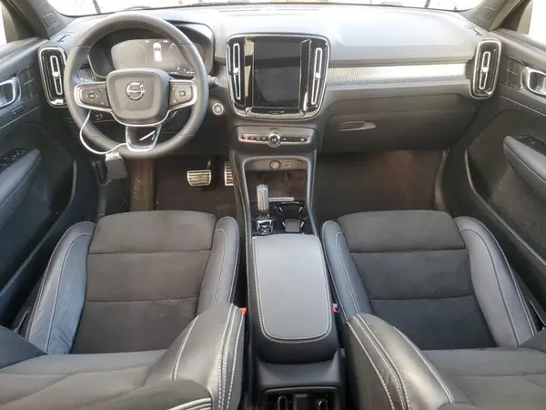 YV4162UM7N2724594 2022 VOLVO XC40 - Image 8