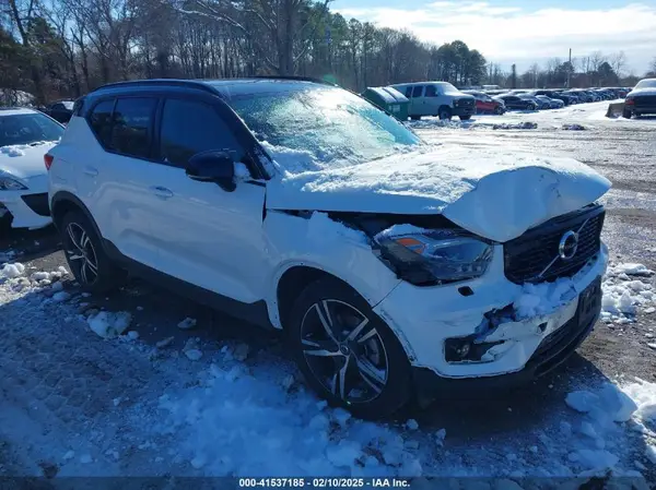 YV4162UM7N2730895 2022 VOLVO XC40 - Image 1