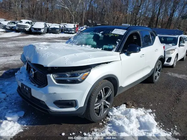 YV4162UM7N2730895 2022 VOLVO XC40 - Image 2