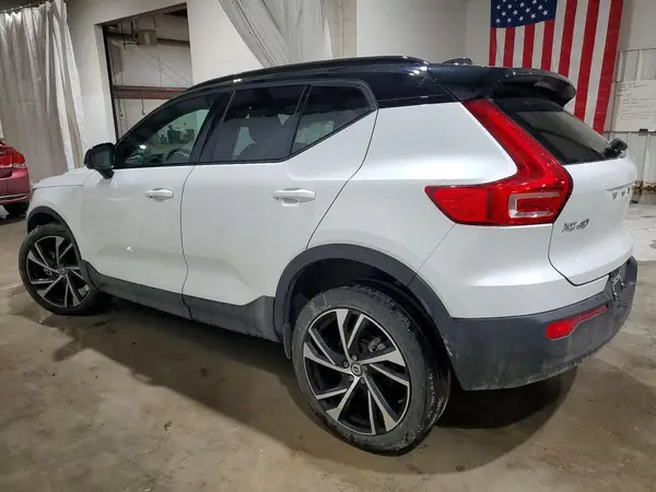 YV4162UM7N2742982 2022 VOLVO XC40 - Image 2