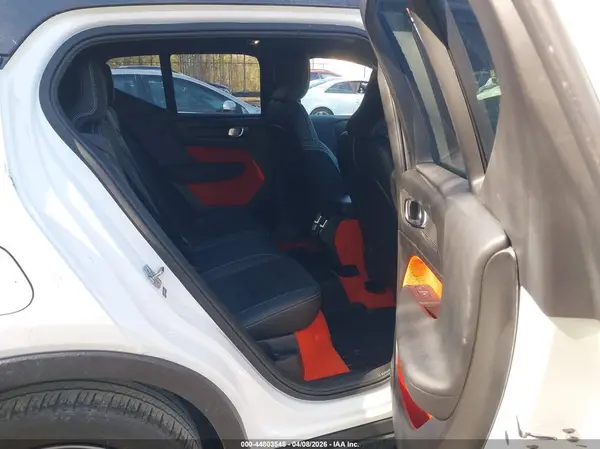 YV4162UM8K2123285 2019 VOLVO XC40 - Image 8