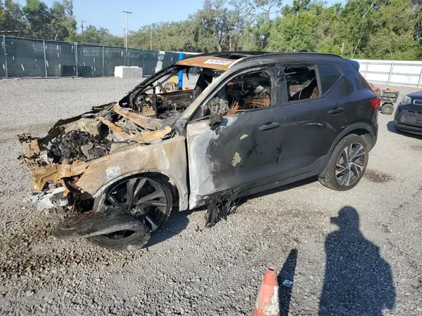 YV4162UM8L2184542 2020 VOLVO XC40 - Image 1