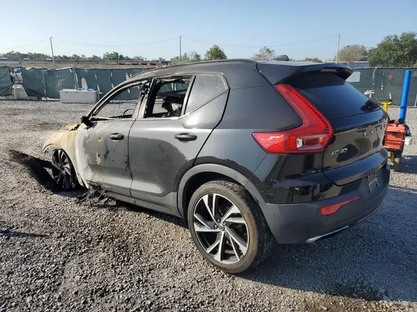 YV4162UM8L2184542 2020 VOLVO XC40 - Image 2