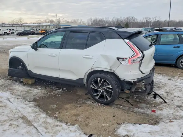 YV4162UM8L2307658 2020 VOLVO XC40 - Image 2