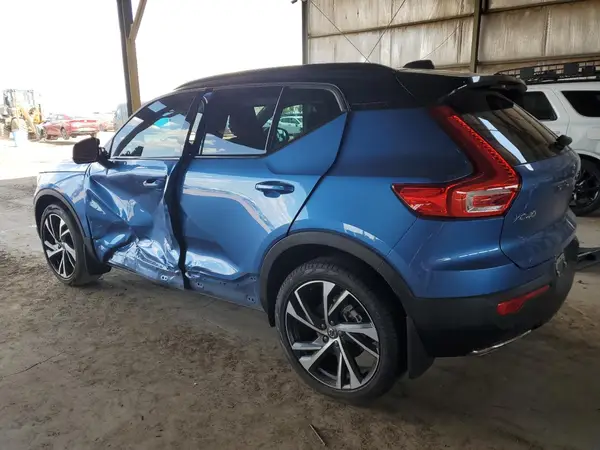 YV4162UM8L2321365 2020 VOLVO XC40 - Image 2