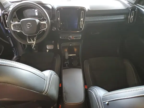 YV4162UM8L2321365 2020 VOLVO XC40 - Image 8