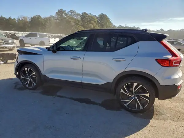 YV4162UM8L2344371 2020 VOLVO XC40 - Image 2
