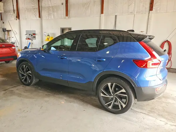 YV4162UM8M2428126 2021 VOLVO XC40 - Image 2